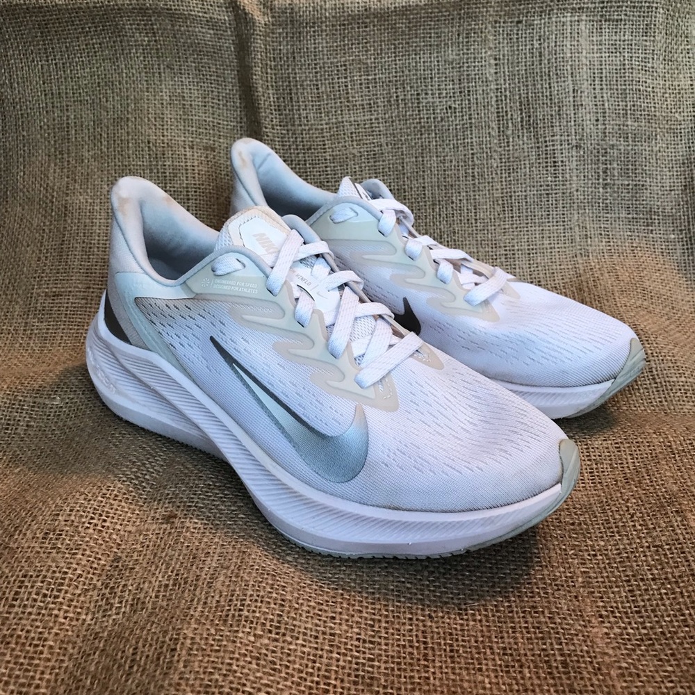 Nike Women’s Zoom Winflo White Silver Size 6 - Picture 2 of 10